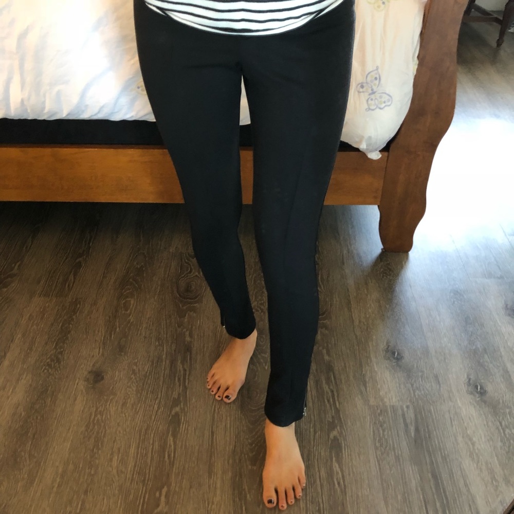 Black leggings with ankle zipper